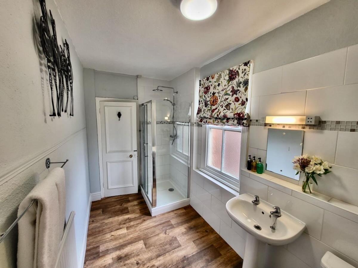 Georges Place Guest house 3*